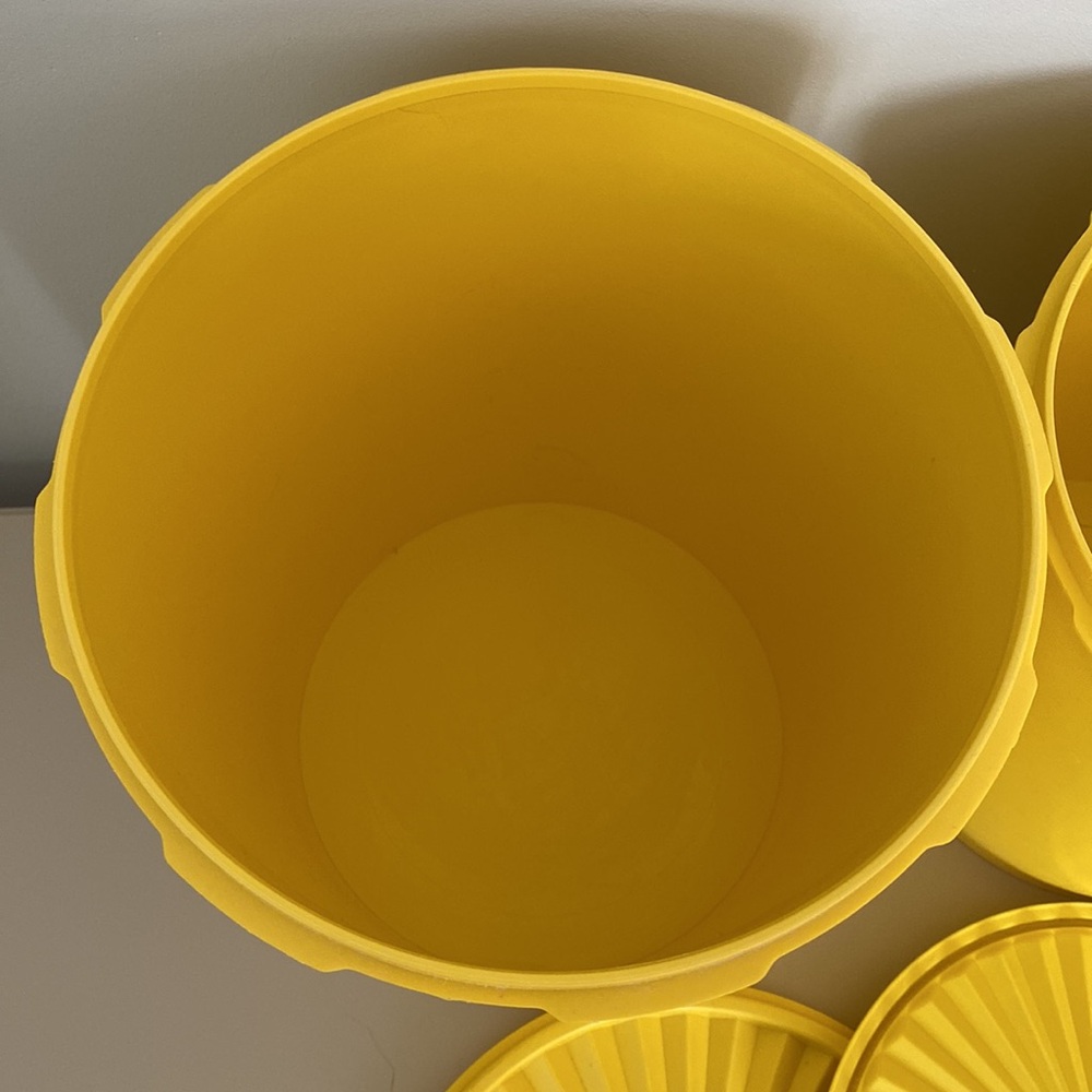 Vintage large yellow Tupperware containers set of 2 - Picture 3 of 11